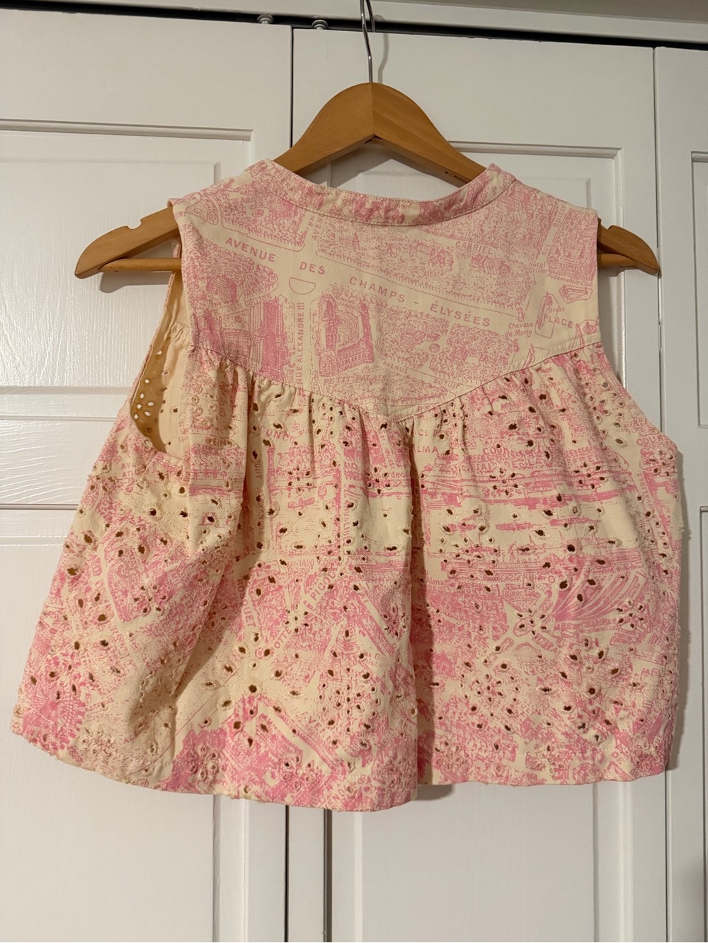 En Saison Adra Top. Size M. Pink and Cream Eyelet Button-Front Sleeveless Top - Picture 5 of 5